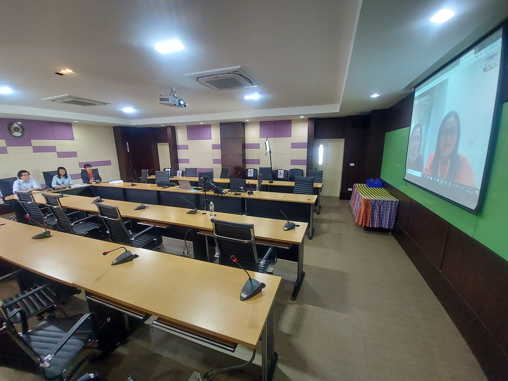 คณาจารย์สาขาวิชาการตลาดร่วมประชุมกับผู้บริหาร บริษัท เจริญโภคภัณฑ์อาหาร จำกัด (มหาชน) เกี่ยวกับแนวทางการฝึกประสบการณ์วิชาชีพของนักศึกษาในรูปแบบสหกิจ