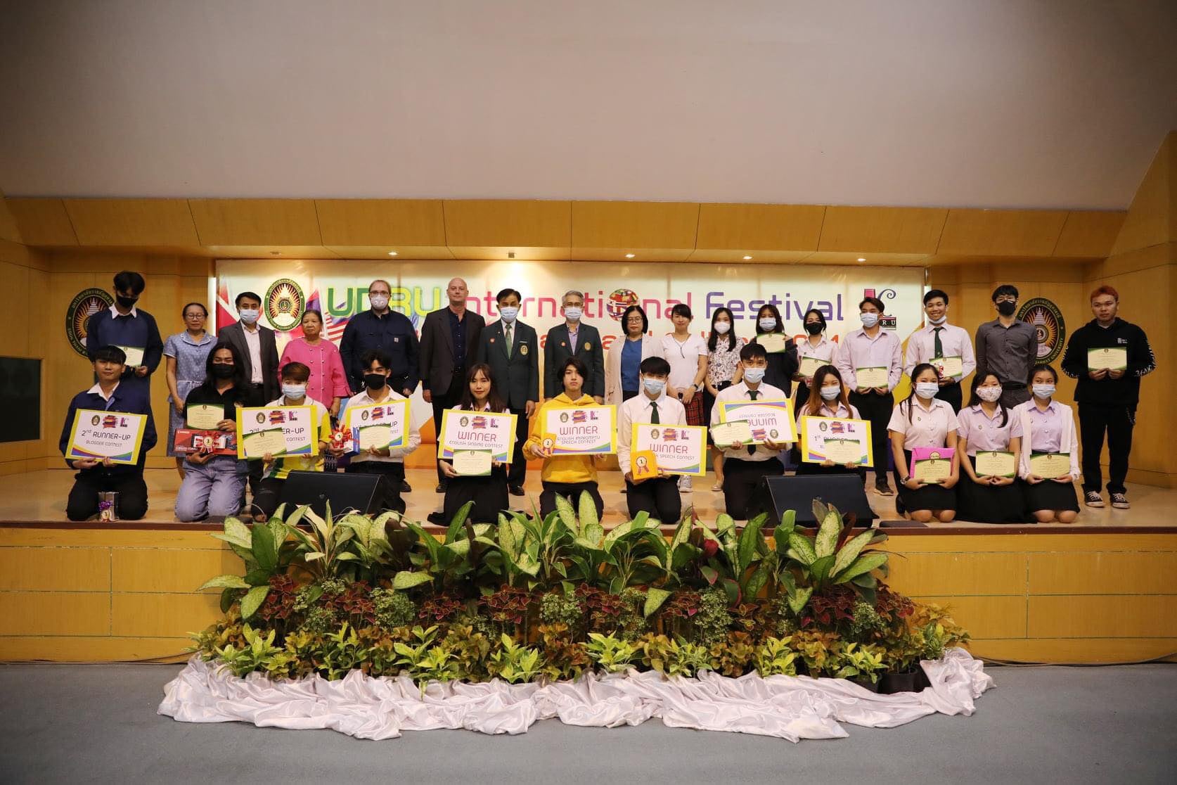 นักศึกษาสาขาวิชาการตลาดคว้ารางวัลการแข่งขัน Blogger Contest หัวข้อ "การสร้างแรงจูงใจในการใช้ภาษาอังกฤษ"