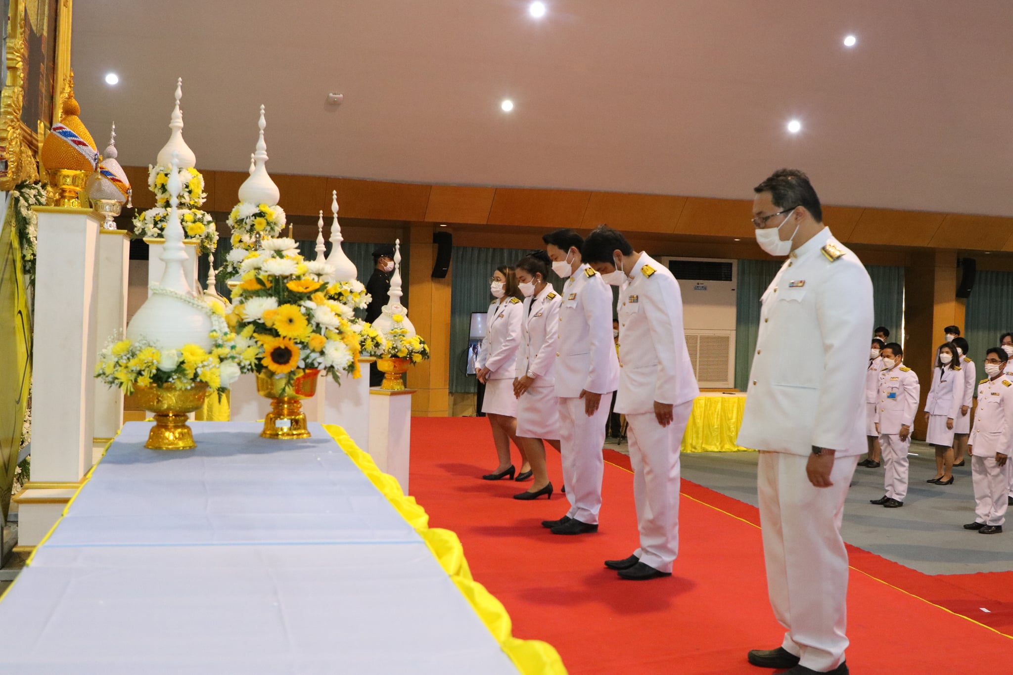 พิธีวางพานพุ่มดอกไม้และพิธีถวายบังคม วันพ่อแห่งชาติ