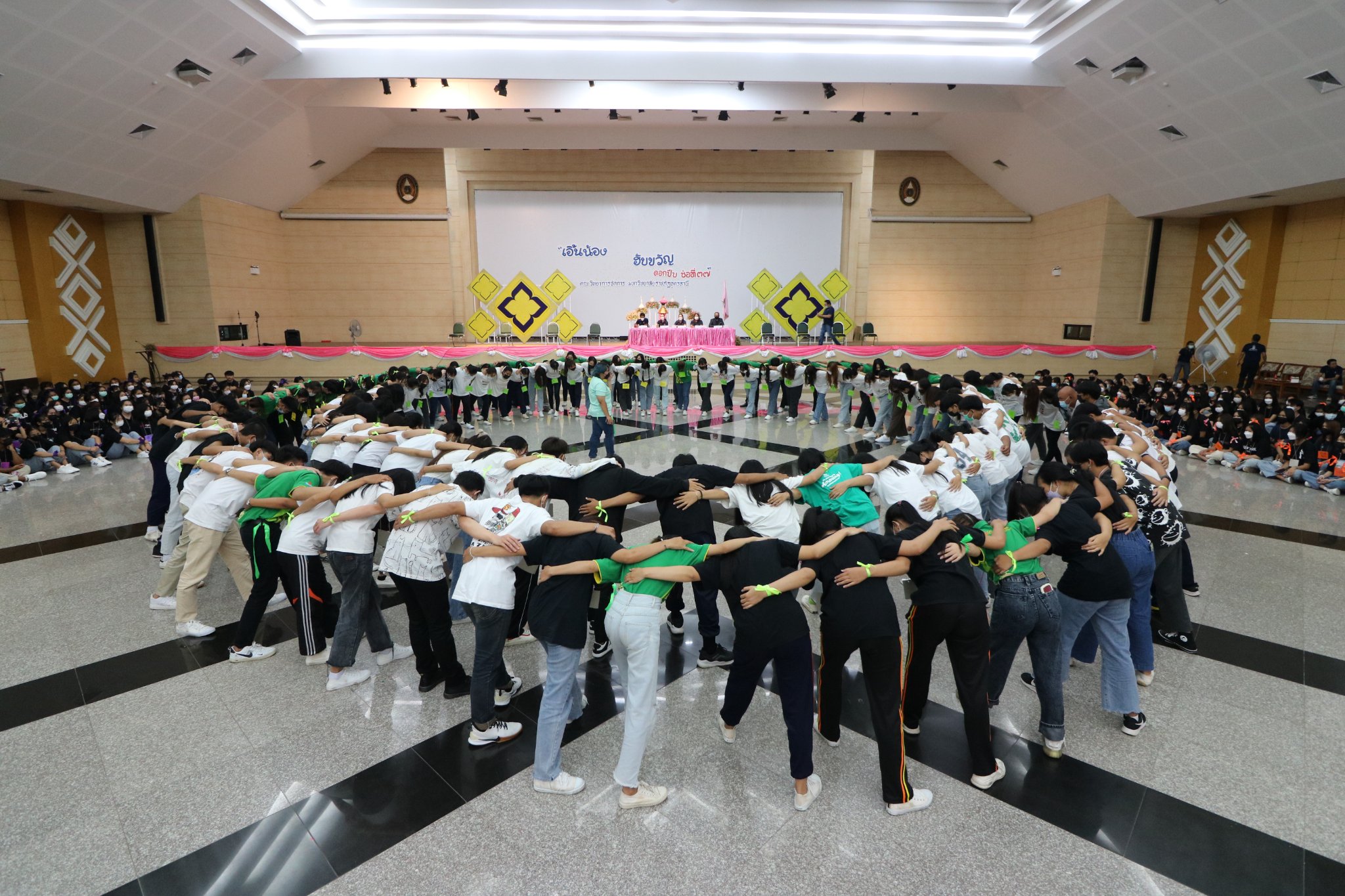กิจกรรมการบูมชิงธงคณะวิทยาการจัดการ