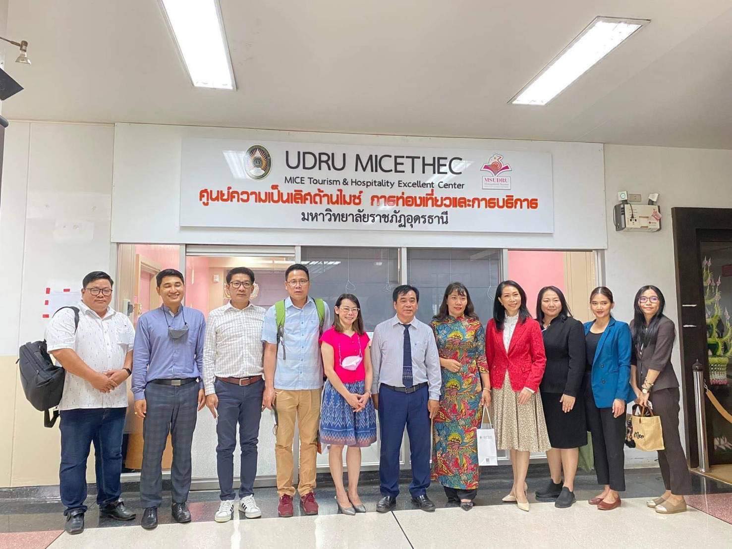 คณะผู้แทนจาก ม.ภาษาศาสตร์ดานัง ประเทศเวียดนาม ที่เข้าร่วมหารือความร่วมมือทางวิชาการร่วมกับ มรภ.อุดรฯ￼￼￼