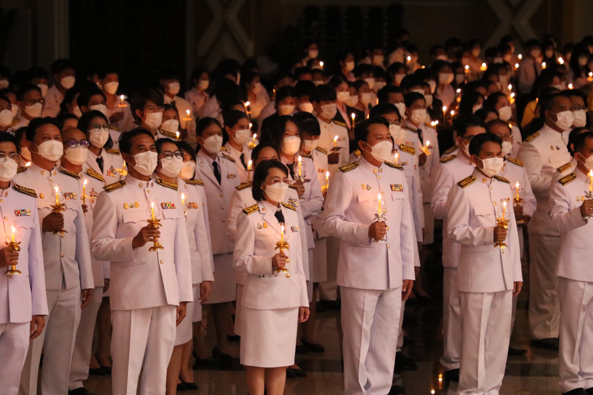 พิธีถวายเครื่องราชสักการะและวางพานพุ่ม จุดเทียนถวายพระพรชัยมงคล