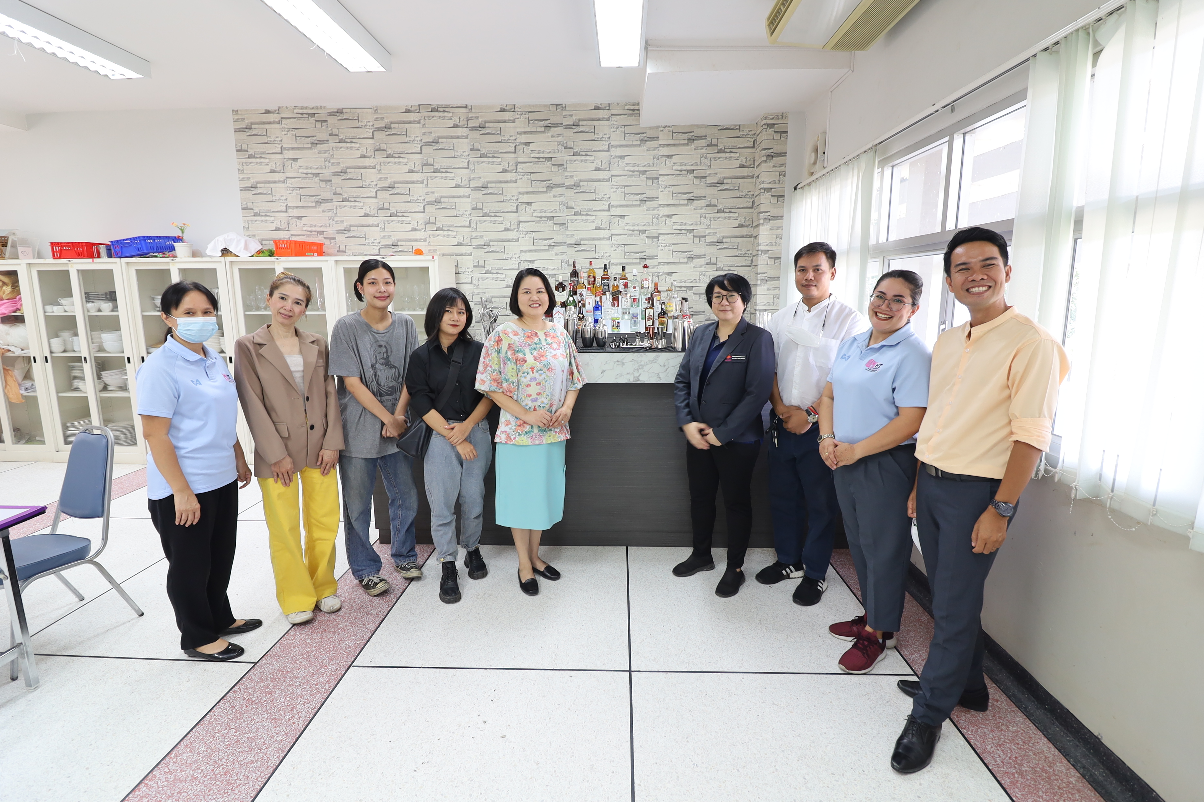 การพัฒนาบุคลากรในธุรกิจโรงแรมด้านการผสมเครื่องดื่ม (Cocktail)