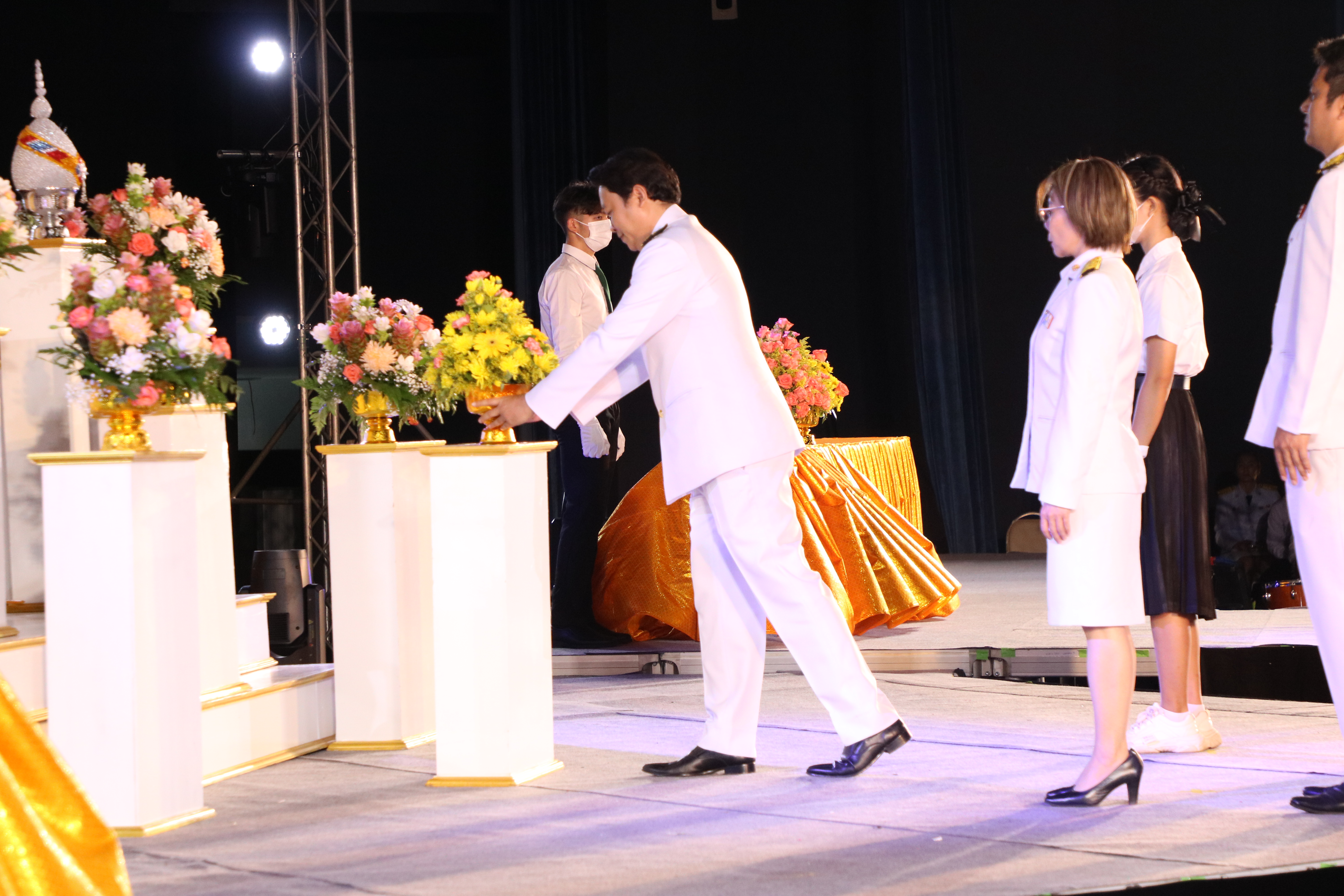 พิธีวางพานพุ่มสักการะ พระบาทสมเด็จพระจอมเกล้าเจ้าอยู่หัวรัชกาลที4