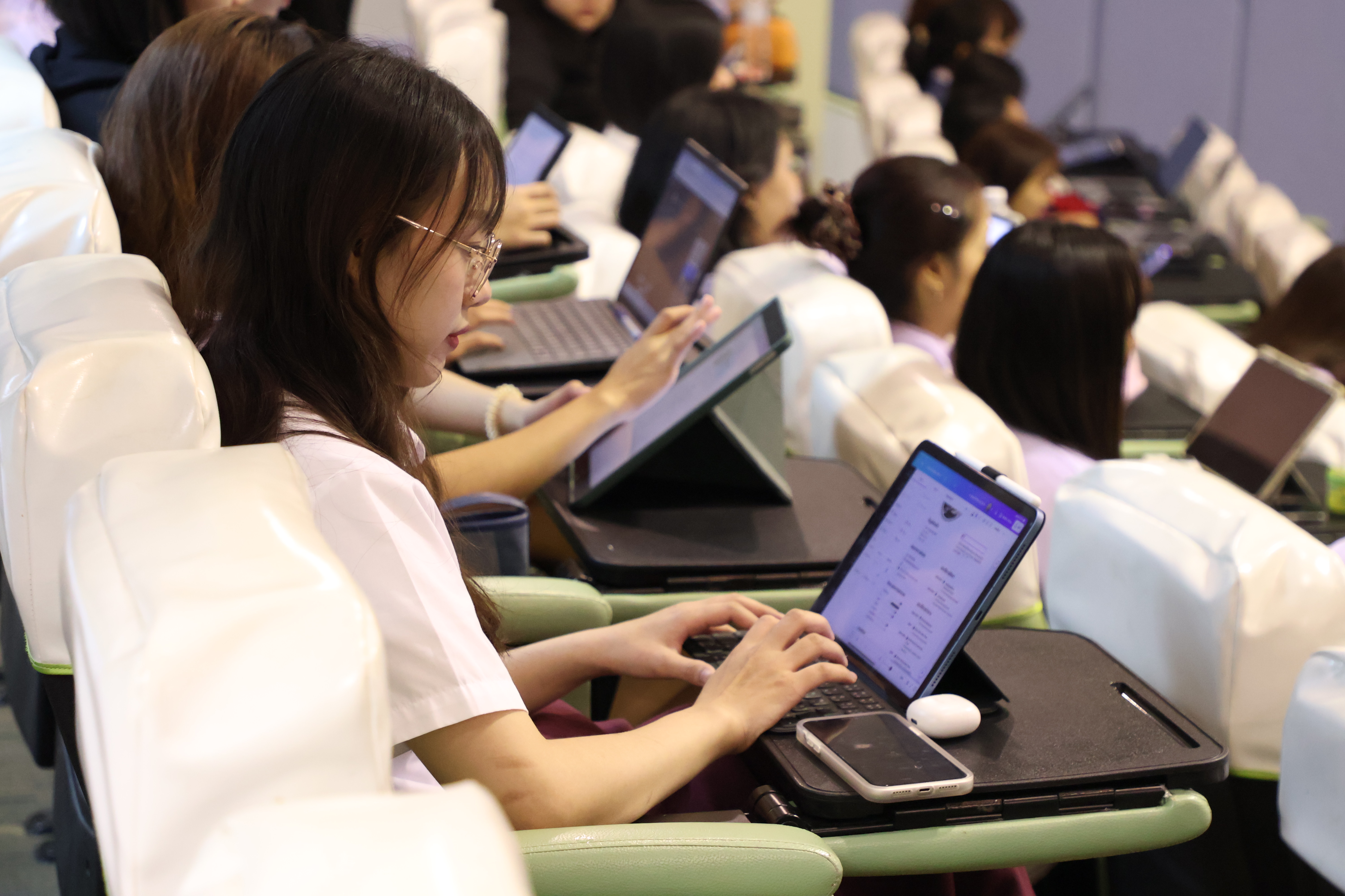 โครงการอบรมการใช้โปรแกรม Canva สำหรับการทำ Resume สาขาการจัดการ