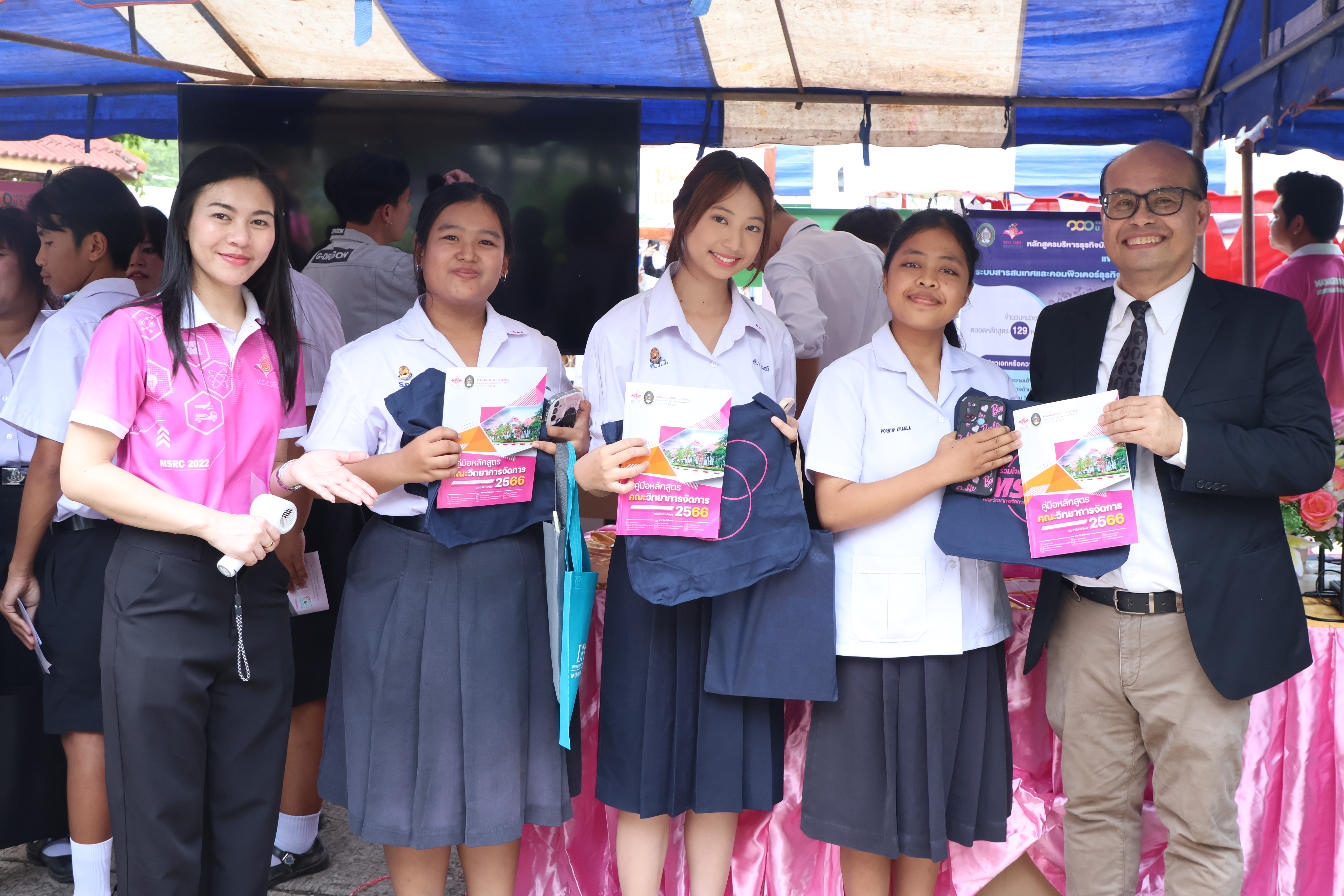 ประชาสัมพันธ์หลักสูตร งานแนะแนว "ROADSHOW เปิดถนนสู่เส้นทางอาชีพ" รร.ศรีบุญเรืองวิทยาคาร