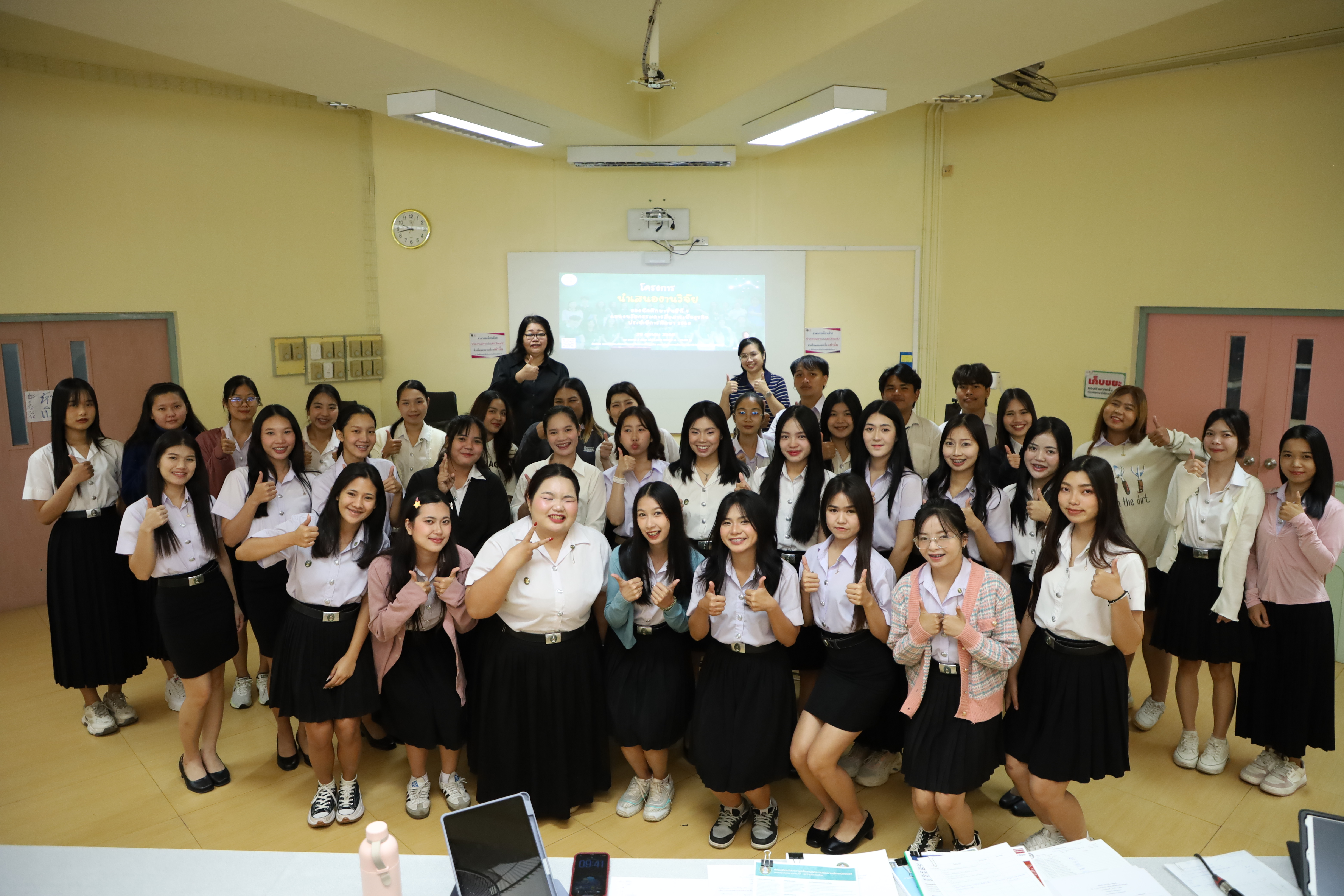 โครงการนำเสนองานวิจัยของนักศึกษาชั้นปีที่ 4 แขนงวิชานวัตกรรมการสื่อสารเพื่อธุรกิจ